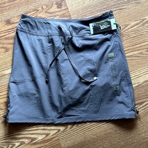 Misses Green Tea Skort Size Large NWT Grey